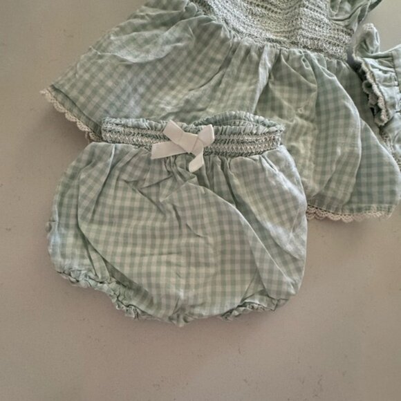Gingham Outfit - Picture 3 of 5